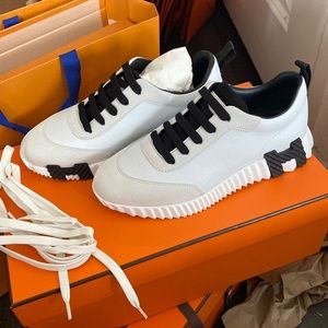 Brand new women bouncing sneakers